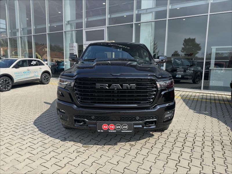 Dodge RAM (2025) 3,0 R6  Laramie Night - fotka 2 z 21