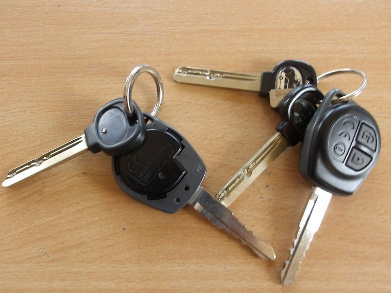 Suzuki Swift 1,3i  ČR 2xKLÍČE,KLIMA ! - fotka 23 z 27