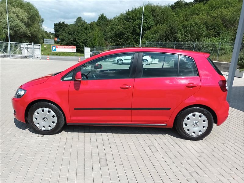 Volkswagen Golf Plus 1,6 TDI,66KW,SERVISKA,TAŽNÉ - fotka 8 z 39