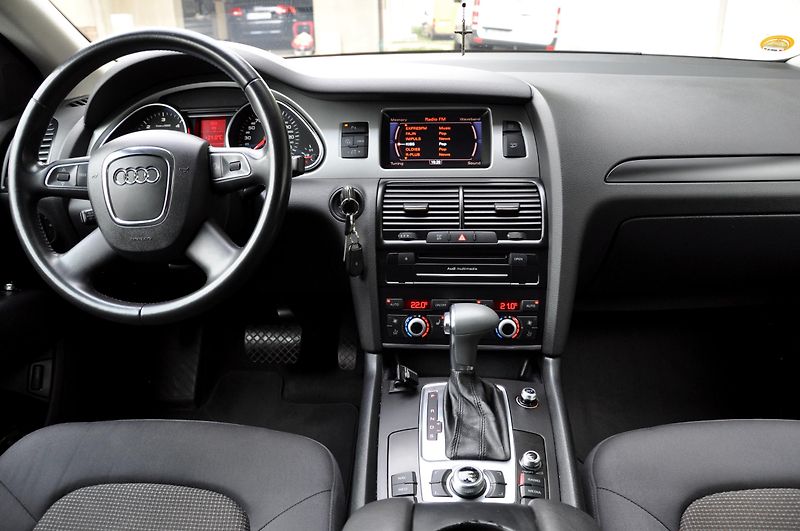 Audi Q7 (2010) 3.0 TDi V6 QUATTRO,XENONY,FACE - fotka 30 z 47