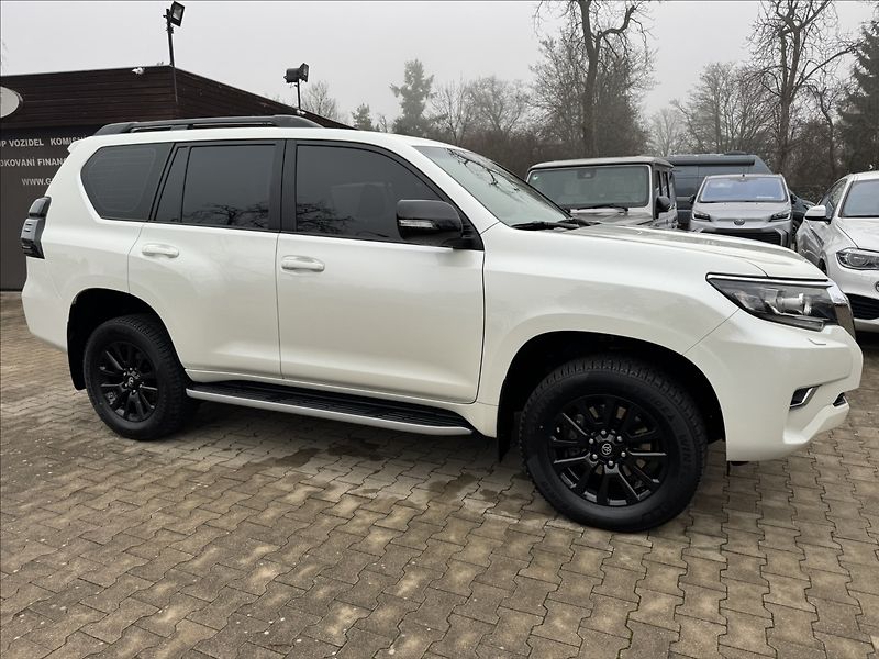 Toyota Land Cruiser 4,0   150 Prestige - fotka 4 z 28