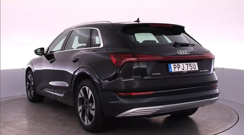 Audi e-tron 55 Q LED Vzduch Auto. Park. - fotka 5 z 19