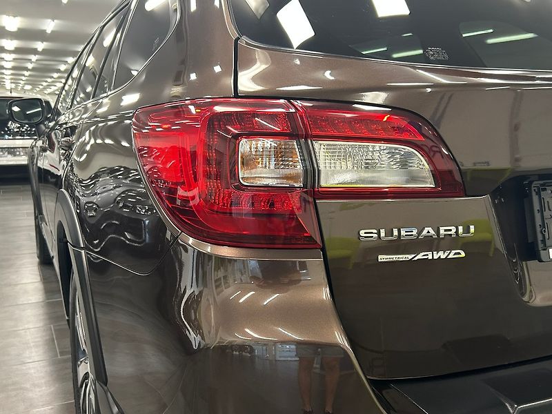 Subaru Outback (2018) 2.5 Executive 2018 | Záruka - fotka 12 z 63