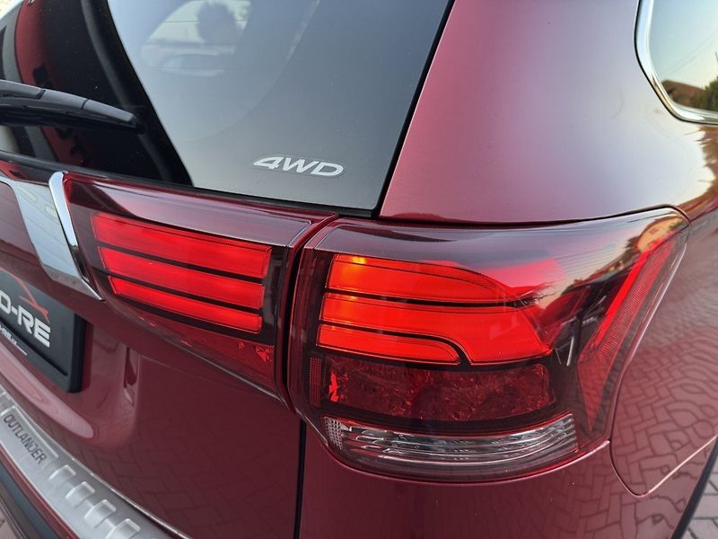 Mitsubishi Outlander (2019) 2.0i Mivec AWD Automat LED - fotka 39 z 48