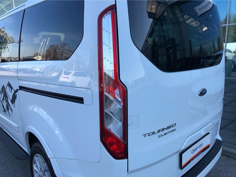 Ford Tourneo Custom 2.0 TDCi  8 Míst - fotka 25 z 26