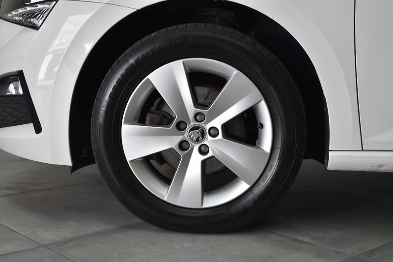 Škoda Scala 1.6 TDI 85kW AMBITION*DPH*ČR 1 - fotka 30 z 37