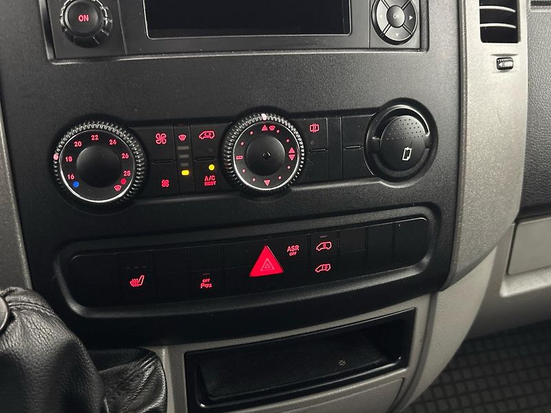 Volkswagen Crafter Skříň skříňový vůz  2,0 TDI - fotka 19 z 24