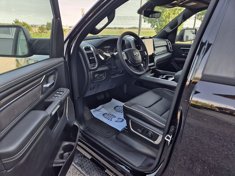 Dodge RAM (2025) 1500 Laramie Sport 3.0l - fotka 9 z 17