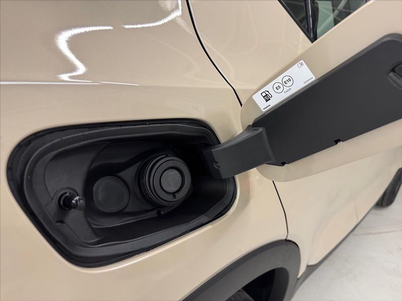 Volvo XC40 (2026) 2,0  B3 Plus Dark 1975 - fotka 14 z 15
