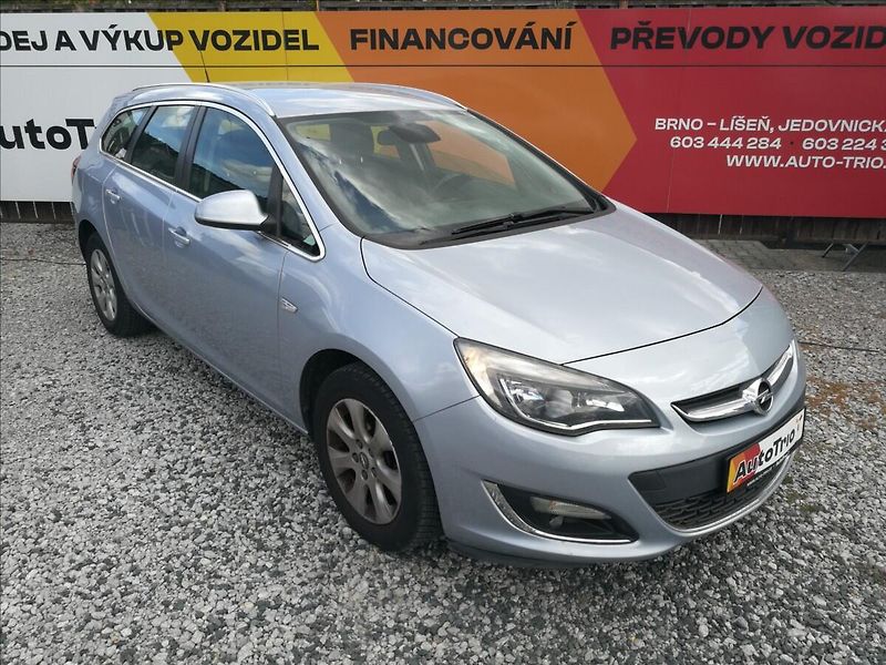 Opel Astra 1,6 CDTi kombi - fotka 2 z 15