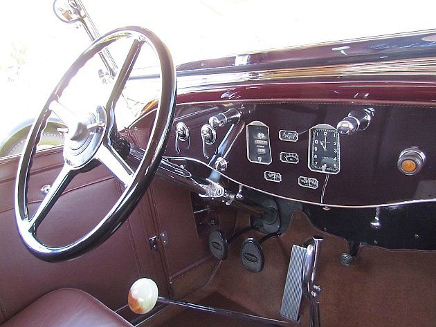 Pohled do prostoru řidiče vozu Pierce-Arrow z roku 1930., zdroj: Wikimedia Commons, David Berry, CC BY 2.0