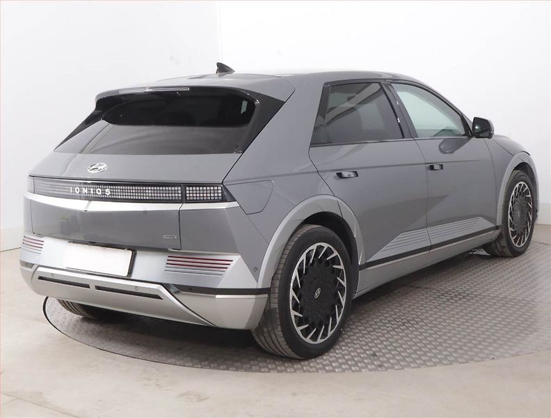 Hyundai Ioniq 5 (2022) Power 4x4, SoH 94% - fotka 5 z 21
