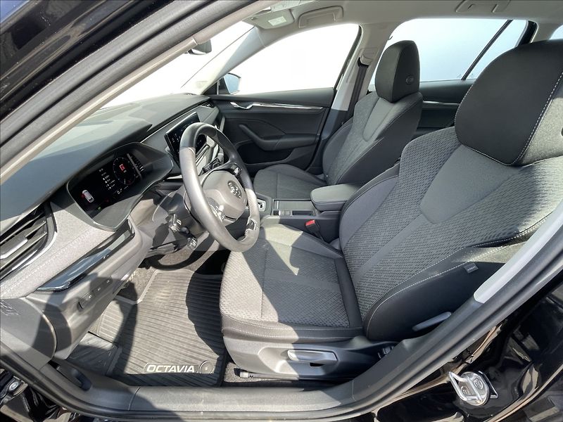 Škoda Octavia 2,0 TDI DSG Style Plus Top ACC - fotka 4 z 23