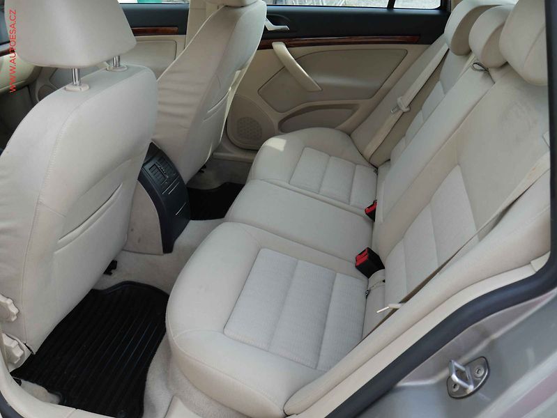 Škoda Octavia (2011) 2.0 TDI, ČR, AC - fotka 10 z 19