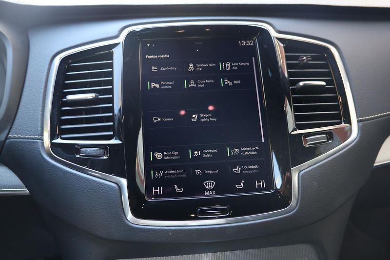 Volvo XC90 (2021) R-Design, B5 AWD mild hybrid - fotka 15 z 24