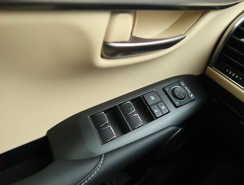 Lexus NX 300h (2022) Style Edition 300h - fotka 18 z 18
