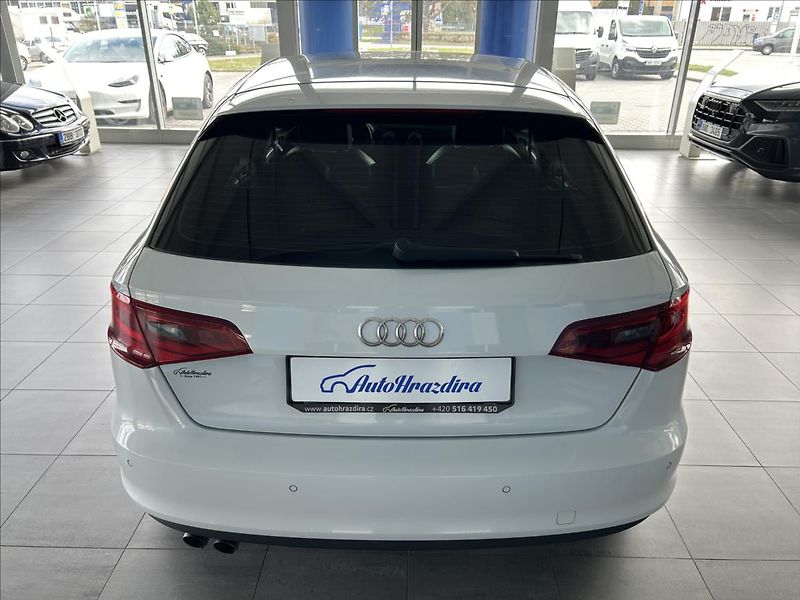 Audi A3 2,0   TDI 110kW,S-LINE,SPORTBA - fotka 5 z 35