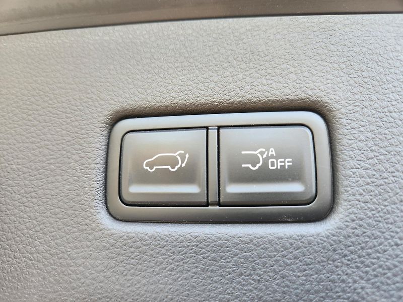 Kia Carnival 2.2-9míst-REZERVACE - fotka 15 z 38