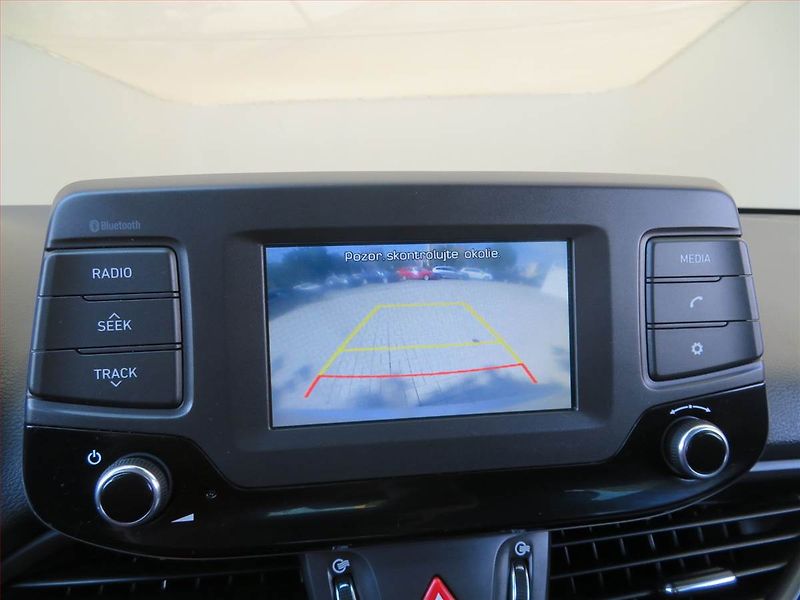 Hyundai i30 (2018) 1.4 CVVT, Serv.kniha, Tempomat - fotka 15 z 17