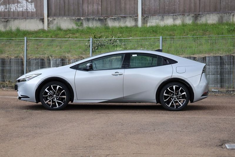 Toyota Prius PHEV Prestige dodání září - fotka 5 z 18