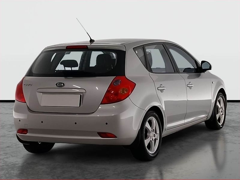 Kia Ceed (2007) 1.6 i, nová STK, jezdí dobře - fotka 5 z 16