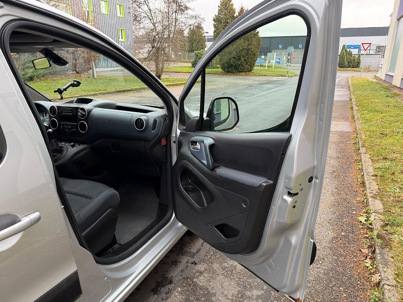 Peugeot Partner Tepee 1,6 HDi / servis.k. / pneu - fotka 16 z 23