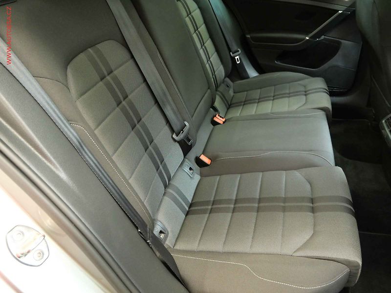 Volkswagen Golf (2014) 1.2TSi, servis.kniha - fotka 12 z 23