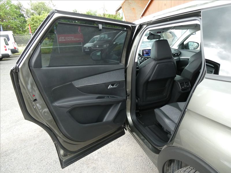 Peugeot 5008 2,0 HDi 110kW Allure serviska - fotka 21 z 41
