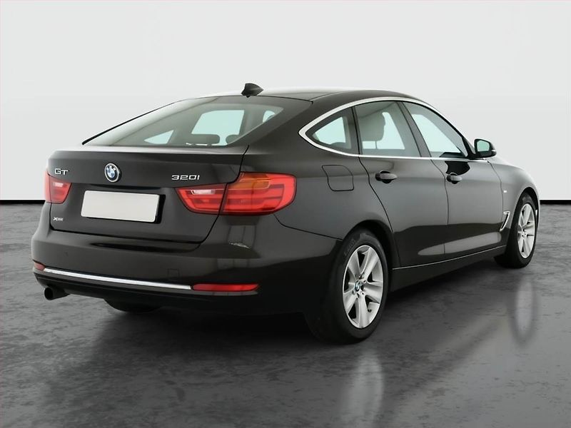 BMW Řada 3 (2015) Luxury Line 320i xDrive GT - fotka 5 z 20