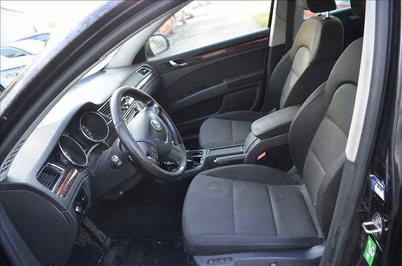 Škoda Superb (2011) 2,0 TDI - fotka 29 z 35