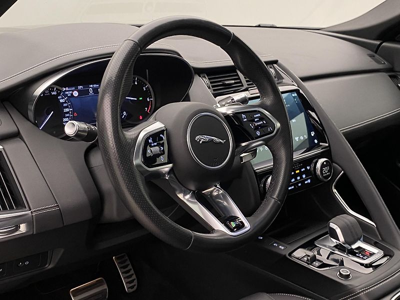 Jaguar E-Pace P250 R-DYNAMIC SE  REZERVACE - fotka 18 z 44