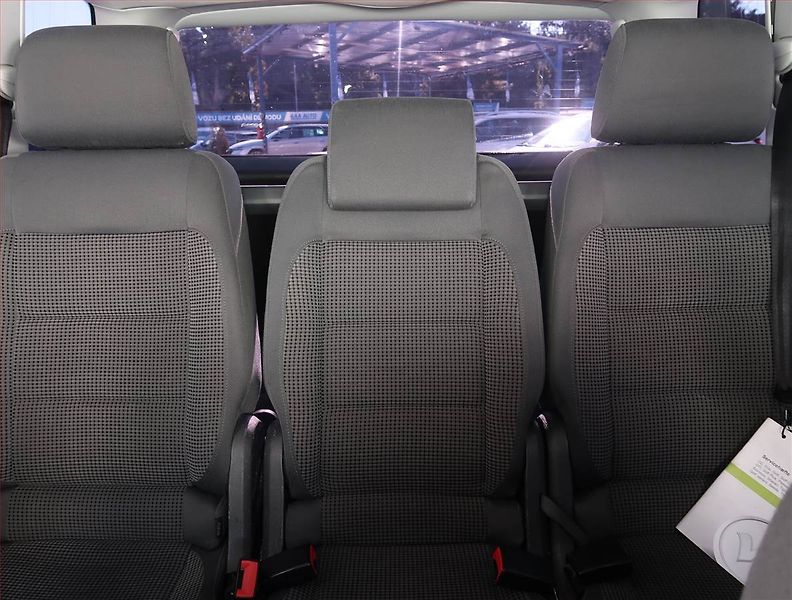 Volkswagen Touran (2014) Highline 2.0 TDI, Automat - fotka 10 z 22