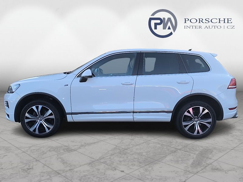 Volkswagen Touareg 3.0 TDi  R-Line - fotka 4 z 23