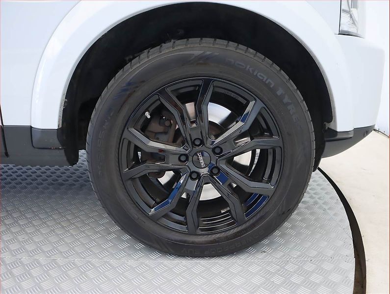 Land Rover Discovery (2016) 3.0 TDV6, 4X4, Automat - fotka 15 z 20