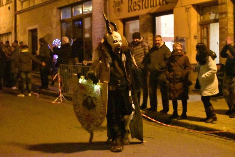 Krampusové a ďábelská vozidla