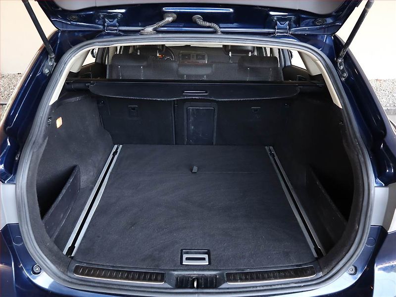 Toyota Avensis (2012) 1.8 Valvematic, Automat - fotka 12 z 18