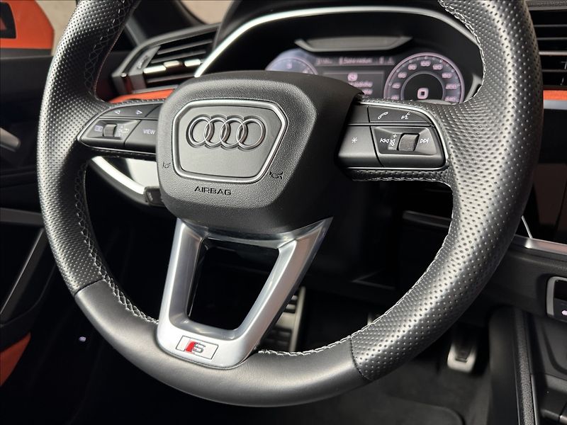 Audi Q3 2,0 TDi  S-Line Záruka LED Kam - fotka 44 z 45