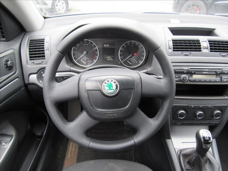 Škoda Octavia 1,6 TDi 77kW Combi - fotka 12 z 25