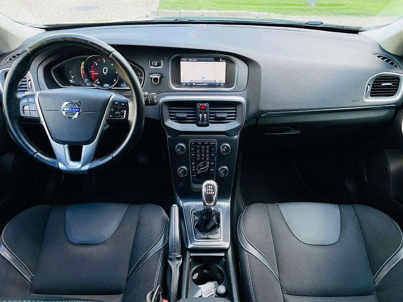 Volvo V40 2.0D3 5VÁLEC MANUÁL SERVISKA - fotka 24 z 48