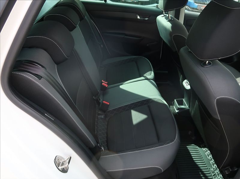 Škoda Fabia 1,0 TSi,70kW,1maČR,Serv.kn,DPH - fotka 18 z 25