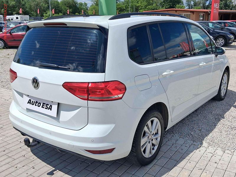 Volkswagen Touran (2019) 2.0TDi, DSG, navi, AC, TZ - fotka 4 z 23