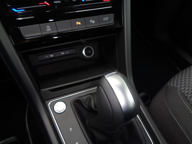 Volkswagen Touran People 1,5 TSI EVO 7DSG - fotka 21 z 30