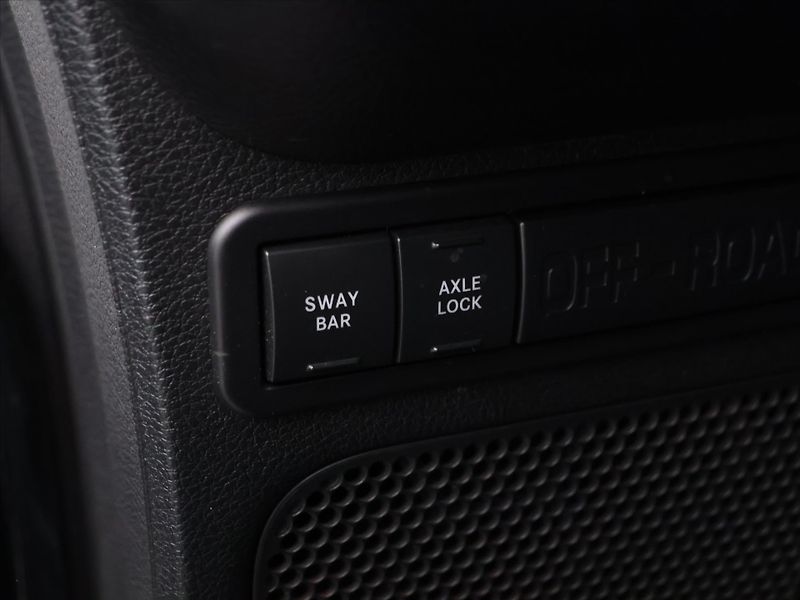 Jeep Wrangler 2,8 CRD 147 kW Unlimited Sport - fotka 16 z 33