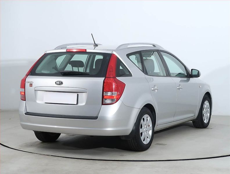 Kia Ceed (2011) 1.4 CVVT, po STK, levný provoz - fotka 5 z 17
