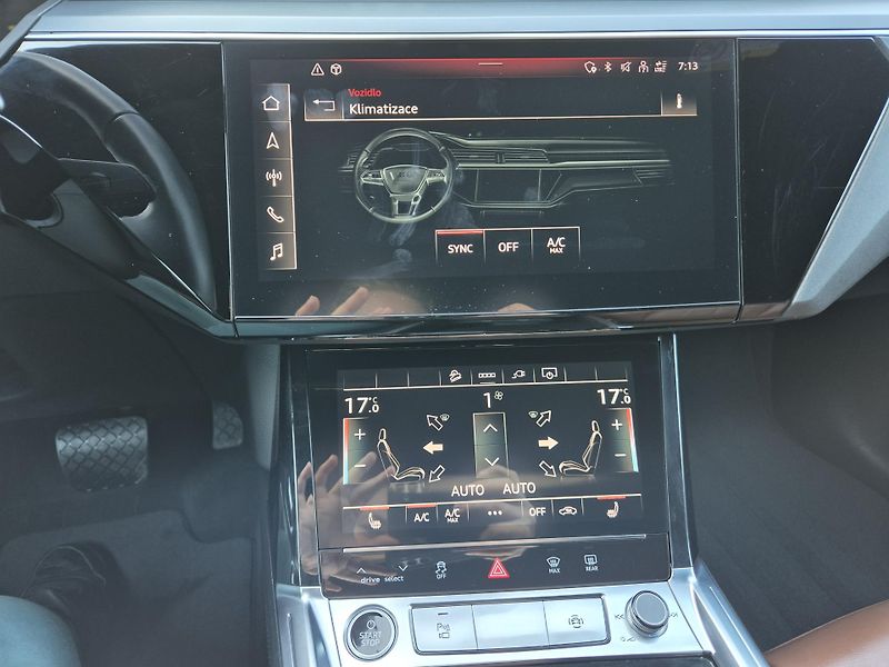 Audi e-tron 55 QUATTRO 300kw S LINE SOH92% - fotka 28 z 44