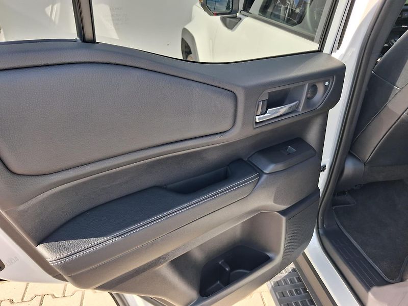 Toyota Land Cruiser 2.8 D-4D 6AT Executive MHEV AW - fotka 23 z 29