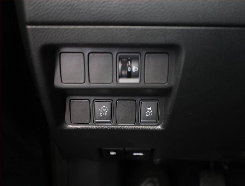 Nissan Qashqai (2016) 1.6 DIG-T, ČR,1.maj - fotka 15 z 17