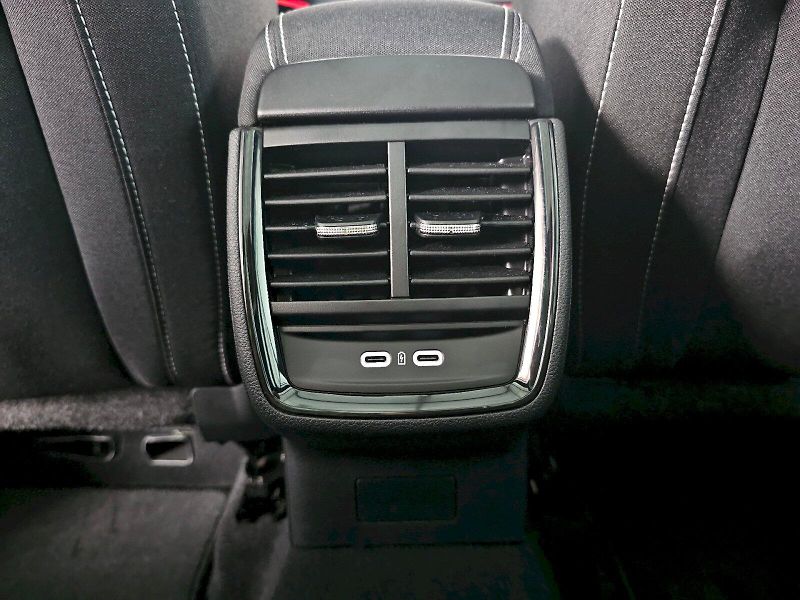 Škoda Kamiq (2025) 1.5TSI 110kW DSG MONTE CARLO T - fotka 29 z 33