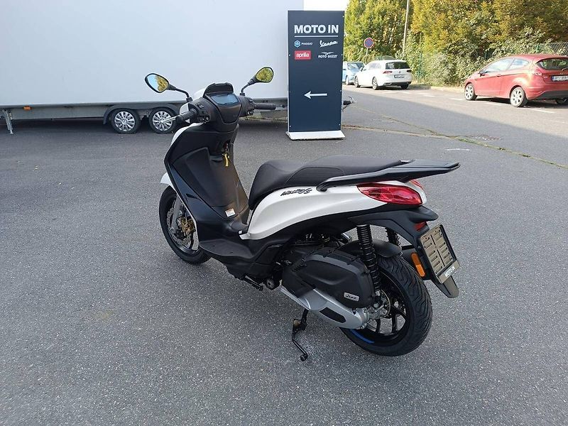 Piaggio Medley 125 (2026) S Bianco Luna - fotka 5 z 11