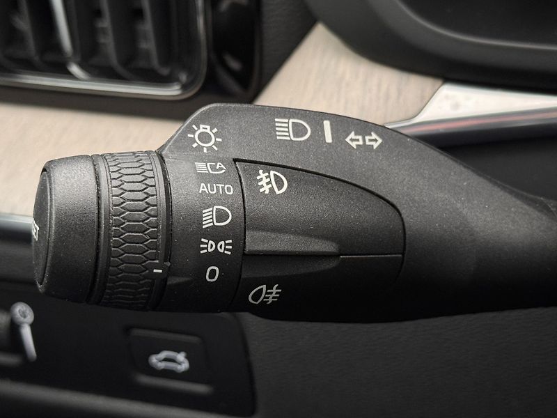 Volvo XC60 B4 INSCRIPTION CZ REZERVACE - fotka 28 z 44